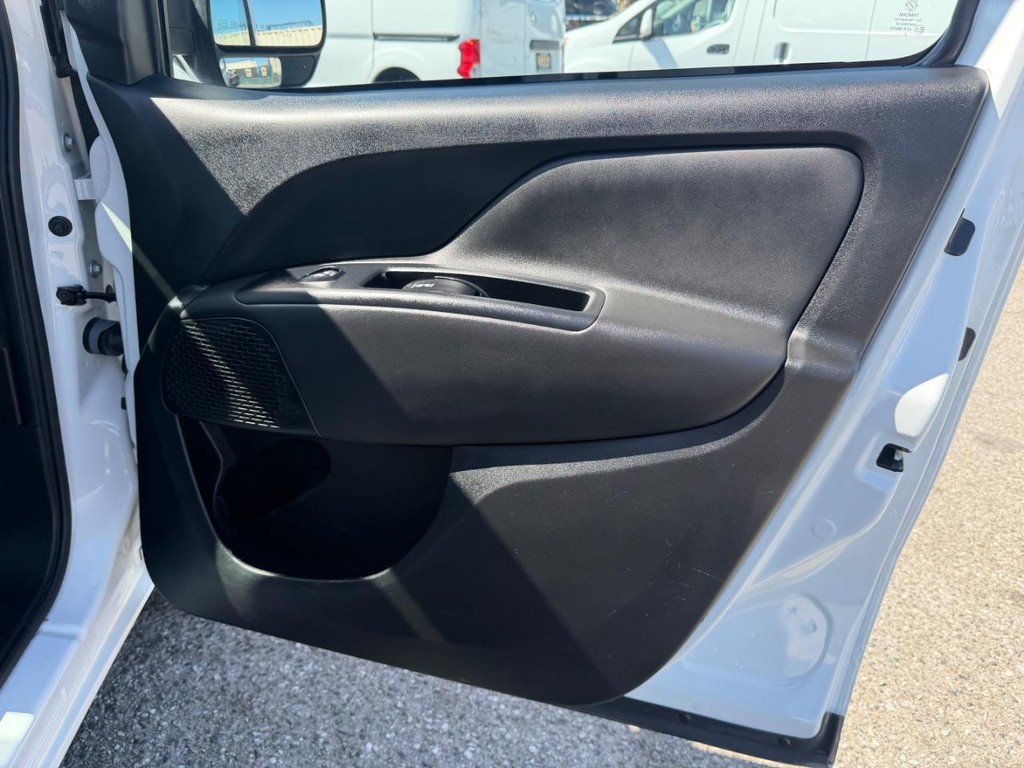 Ram ProMaster City Vehicle Full-screen Gallery Image 27