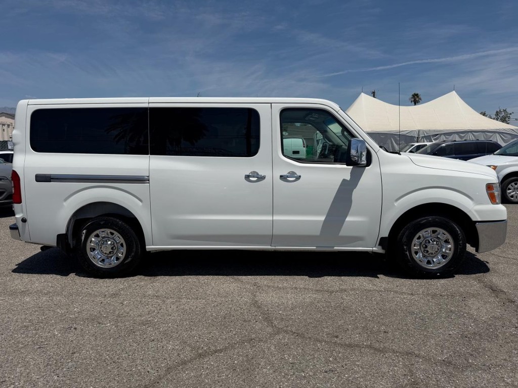 Nissan NV3500 Vehicle Full-screen Gallery Image 05