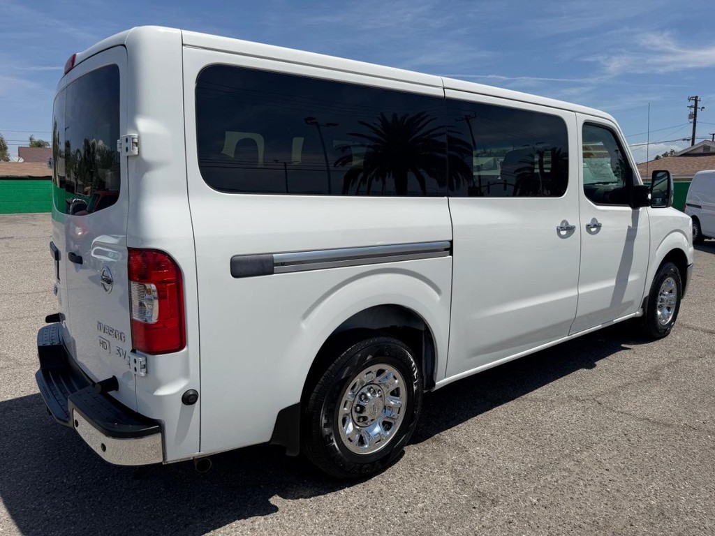 Nissan NV3500 Vehicle Full-screen Gallery Image 06