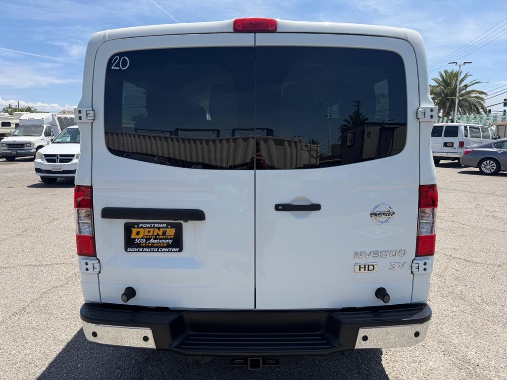 Nissan NV3500 Vehicle Full-screen Gallery Image 08