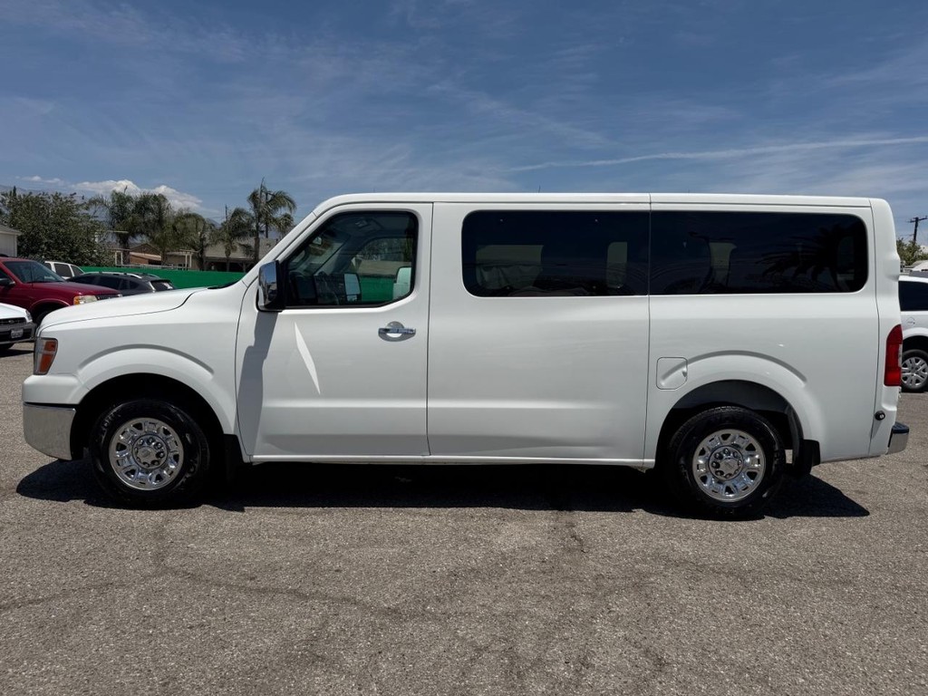 Nissan NV3500 Vehicle Full-screen Gallery Image 11