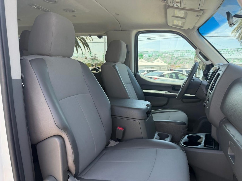 Nissan NV3500 Vehicle Full-screen Gallery Image 22