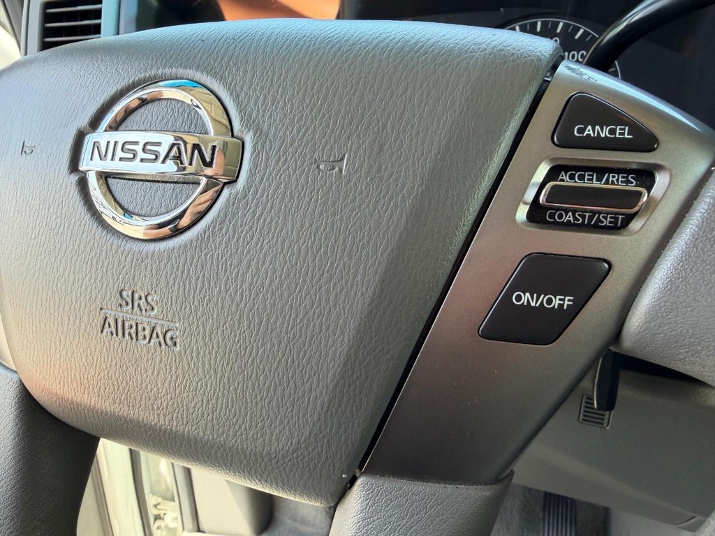 Nissan NV3500 Vehicle Full-screen Gallery Image 29