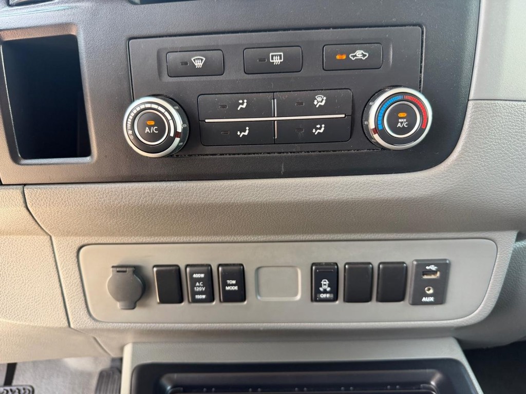 Nissan NV3500 Vehicle Full-screen Gallery Image 33