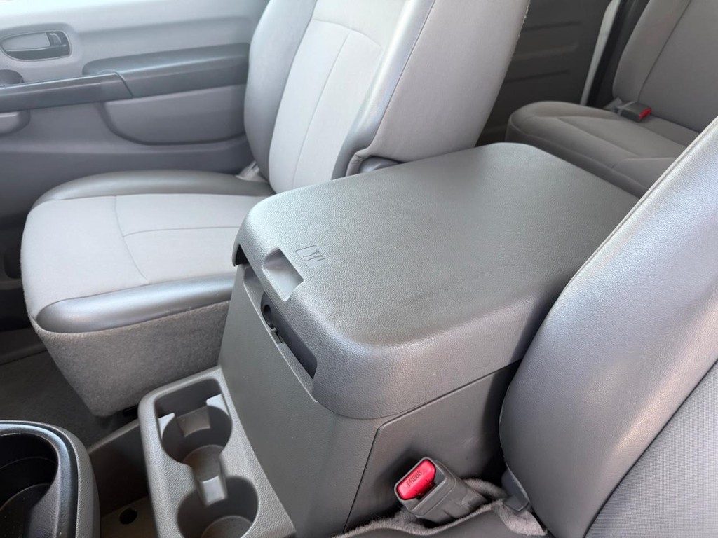 Nissan NV3500 Vehicle Full-screen Gallery Image 44