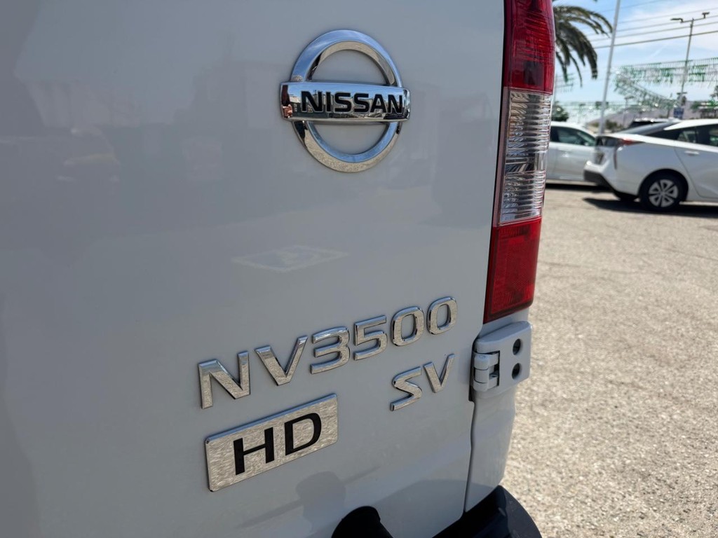 Nissan NV3500 Vehicle Full-screen Gallery Image 49