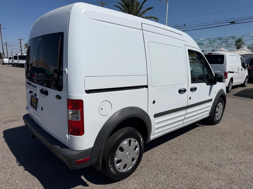 Ford Transit Connect Vehicle Full-screen Gallery Image 07