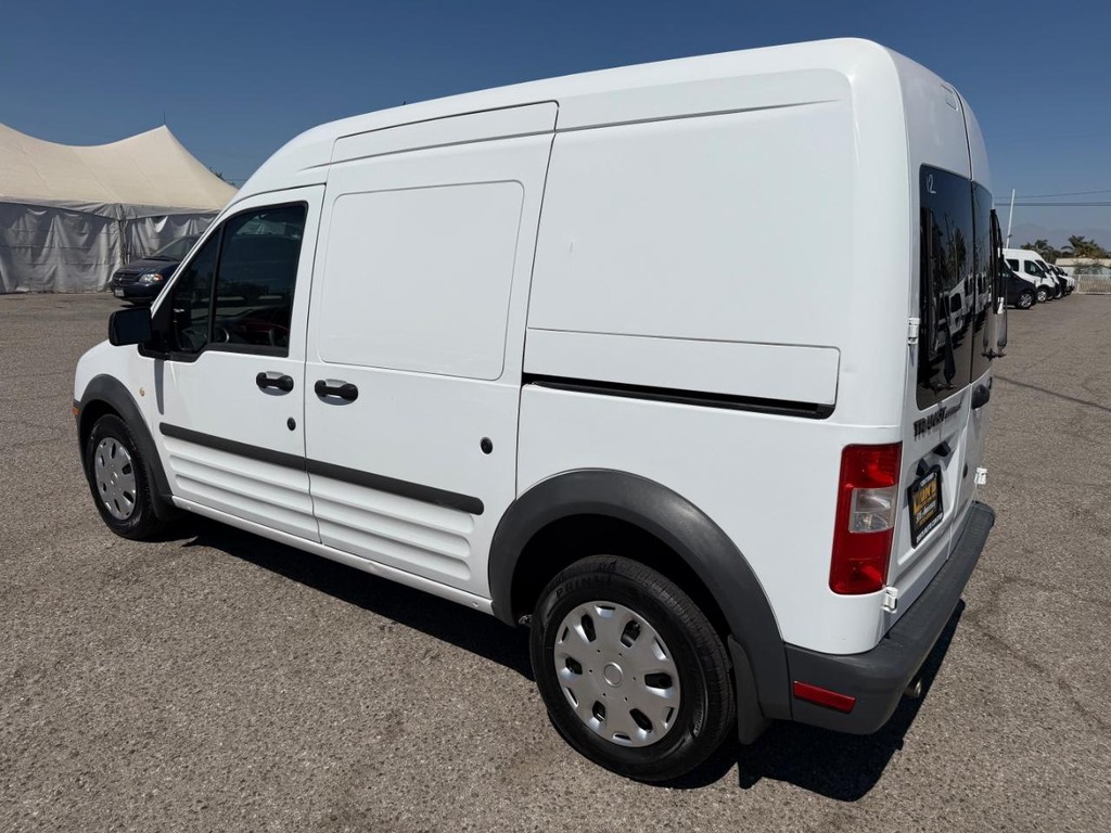 Ford Transit Connect Vehicle Full-screen Gallery Image 10