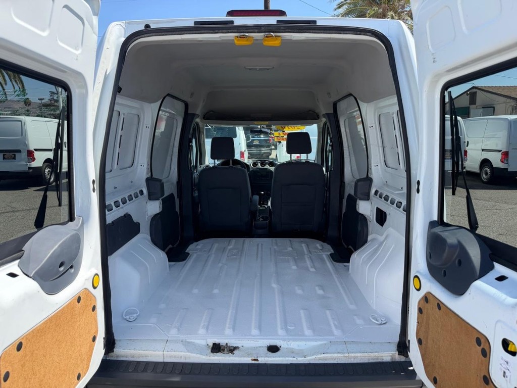 Ford Transit Connect Vehicle Full-screen Gallery Image 15