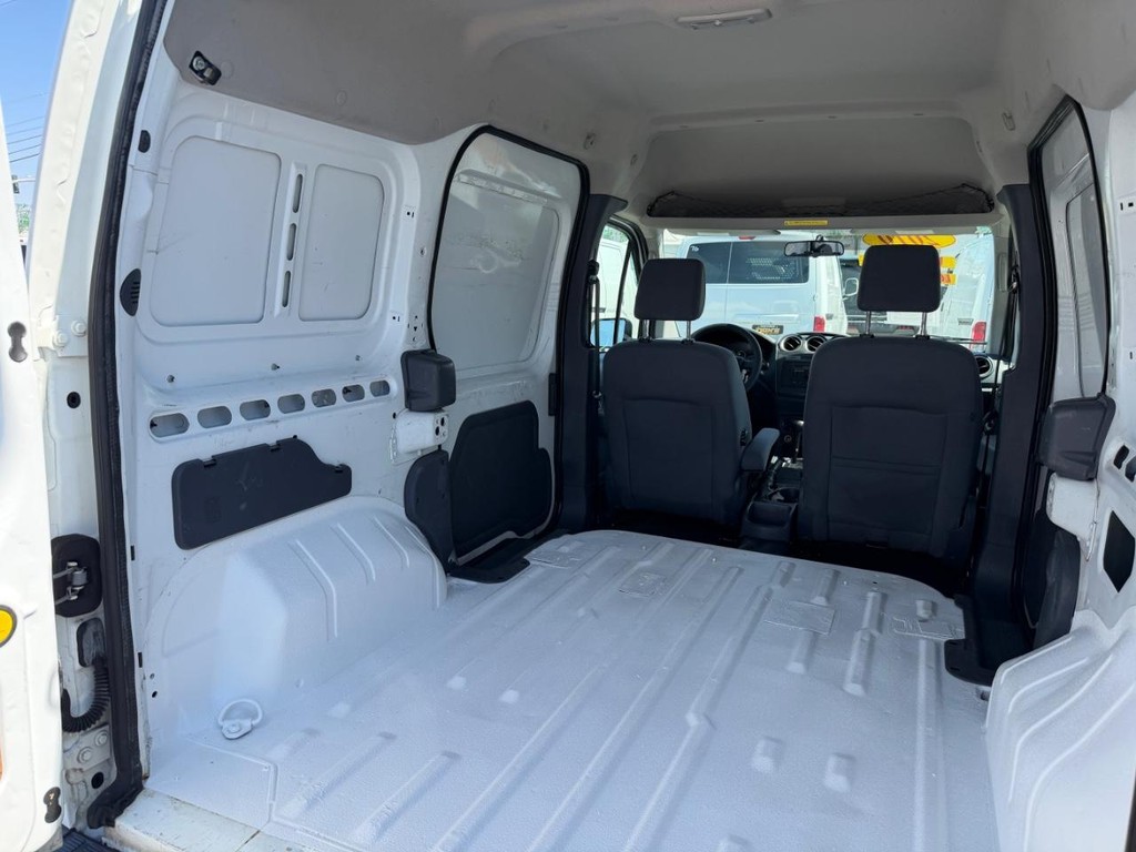 Ford Transit Connect Vehicle Full-screen Gallery Image 16