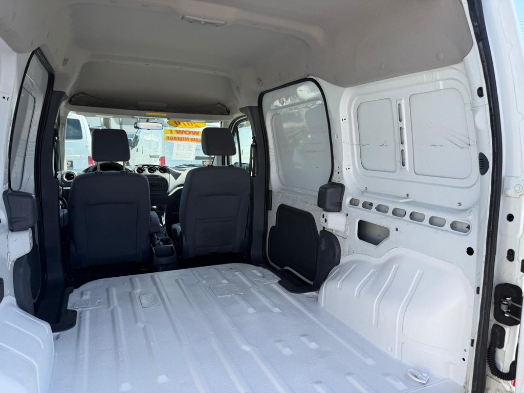 Ford Transit Connect Vehicle Full-screen Gallery Image 17