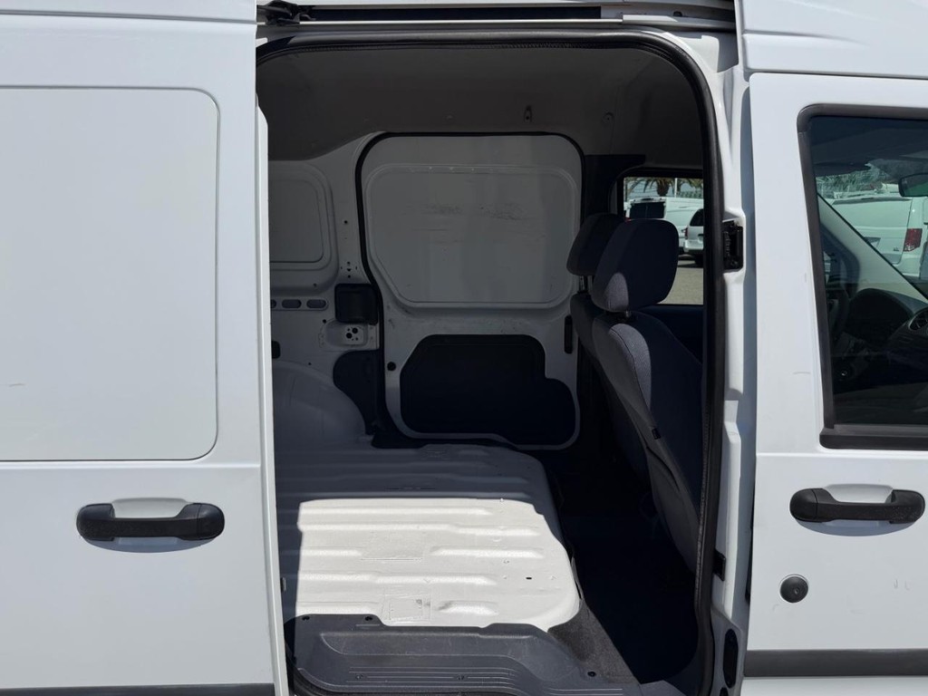 Ford Transit Connect Vehicle Full-screen Gallery Image 18