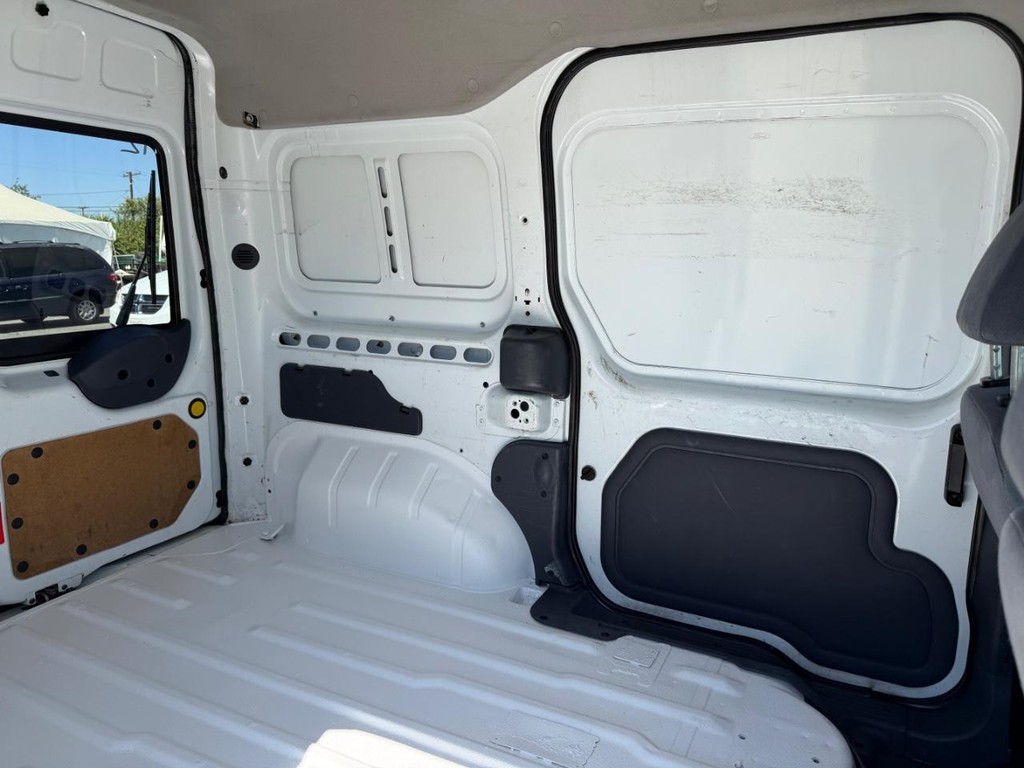 Ford Transit Connect Vehicle Full-screen Gallery Image 19