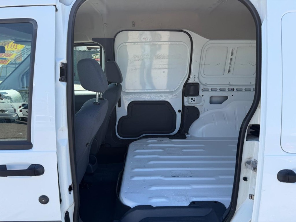 Ford Transit Connect Vehicle Full-screen Gallery Image 20