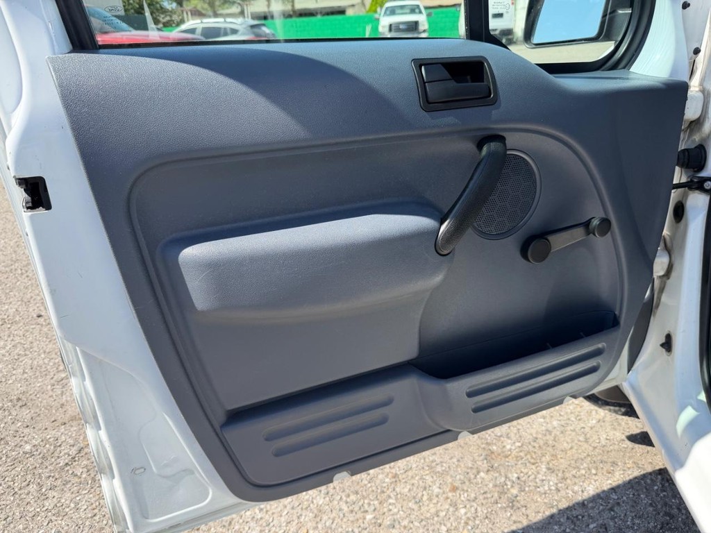 Ford Transit Connect Vehicle Full-screen Gallery Image 22