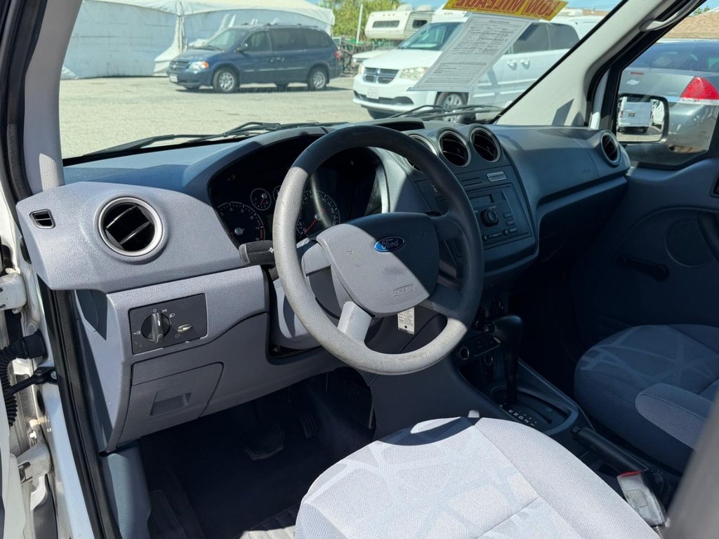 Ford Transit Connect Vehicle Full-screen Gallery Image 23