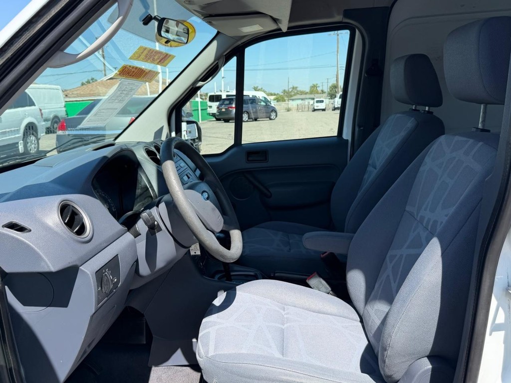 Ford Transit Connect Vehicle Full-screen Gallery Image 24