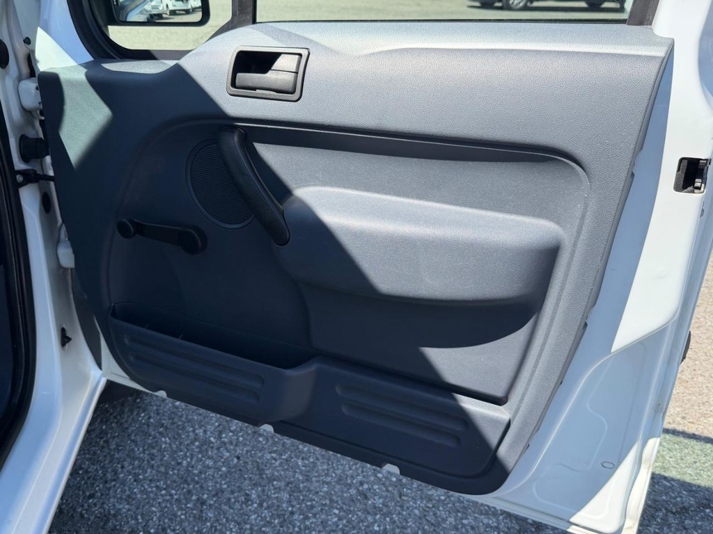 Ford Transit Connect Vehicle Full-screen Gallery Image 26