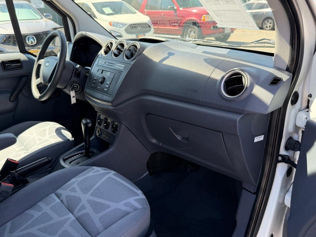 Ford Transit Connect Vehicle Full-screen Gallery Image 27