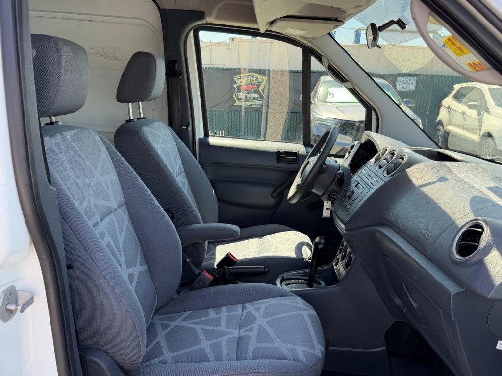 Ford Transit Connect Vehicle Full-screen Gallery Image 28