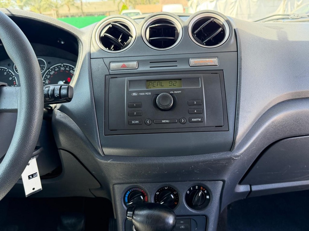 Ford Transit Connect Vehicle Full-screen Gallery Image 31