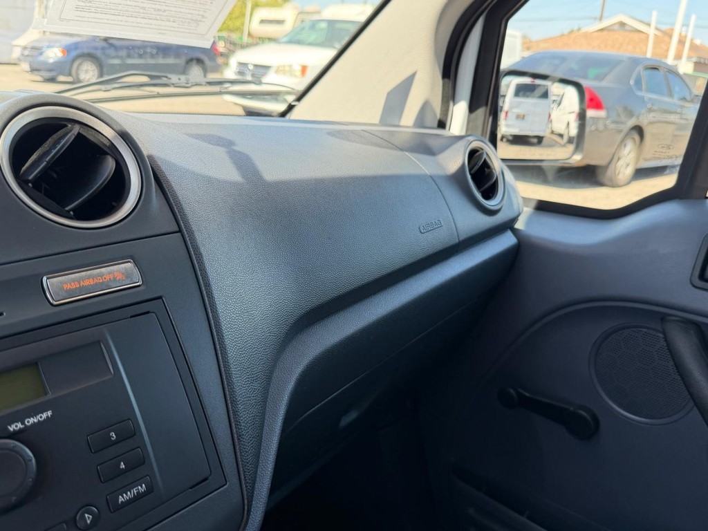 Ford Transit Connect Vehicle Full-screen Gallery Image 32