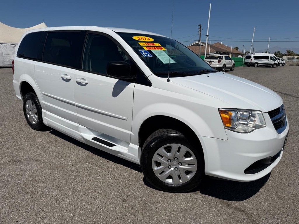Dodge Grand Caravan Vehicle Full-screen Gallery Image 03