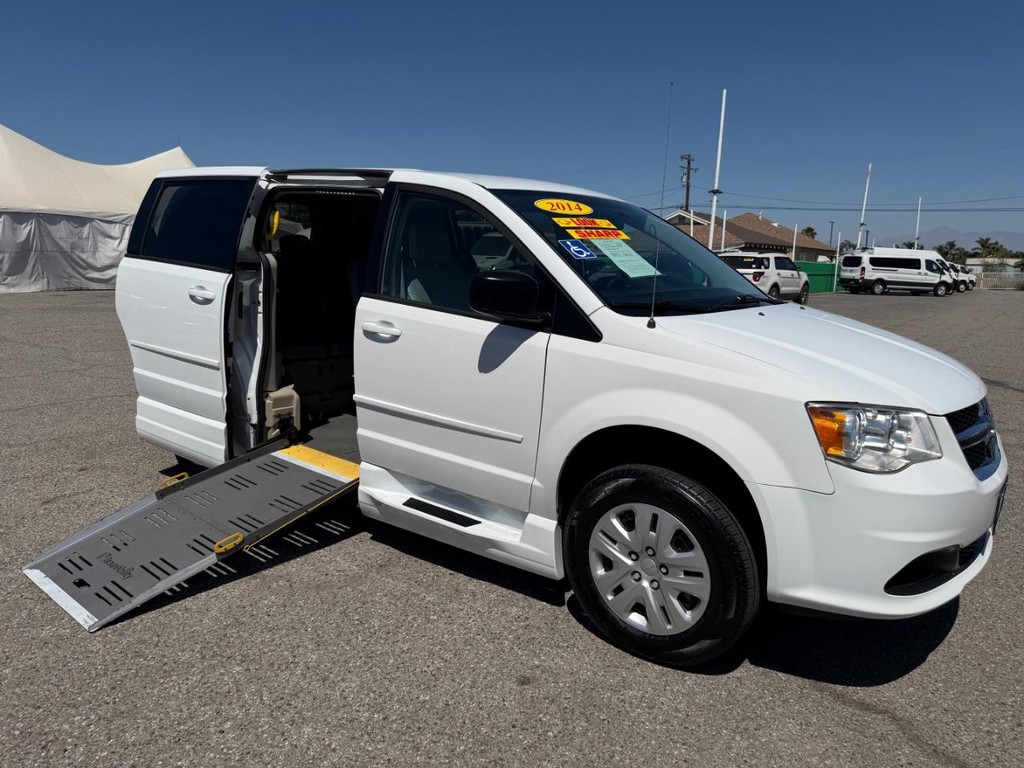 Dodge Grand Caravan Vehicle Full-screen Gallery Image 05