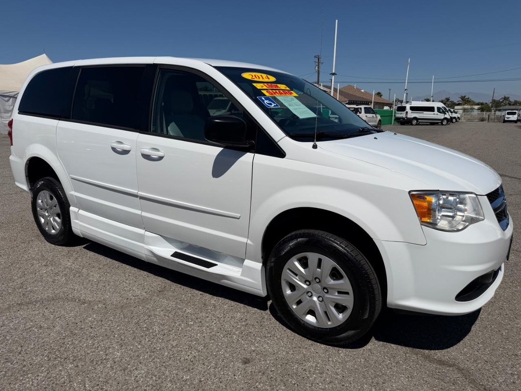 Dodge Grand Caravan Vehicle Full-screen Gallery Image 06