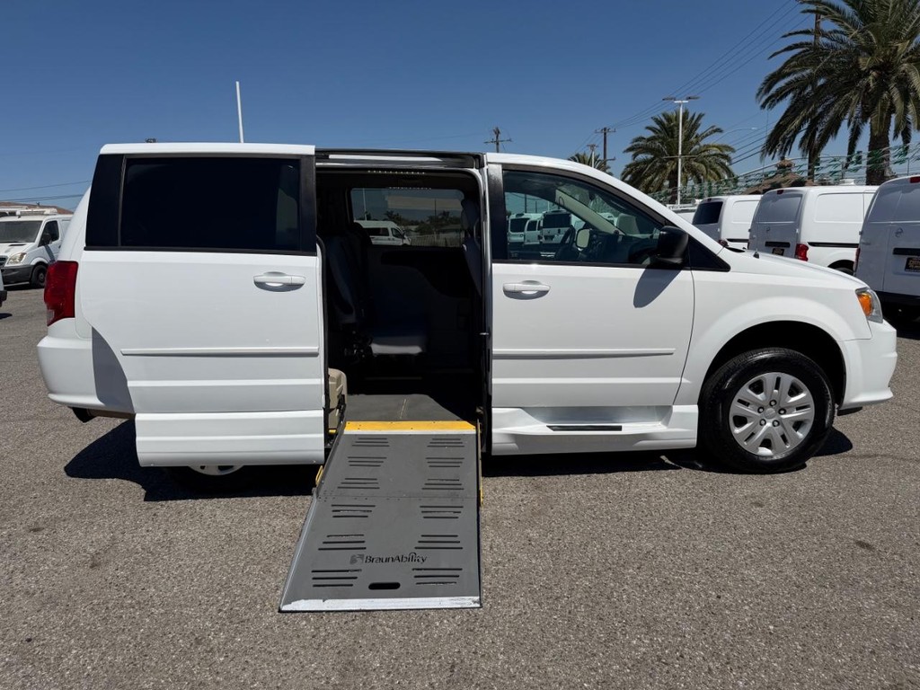 Dodge Grand Caravan Vehicle Full-screen Gallery Image 08