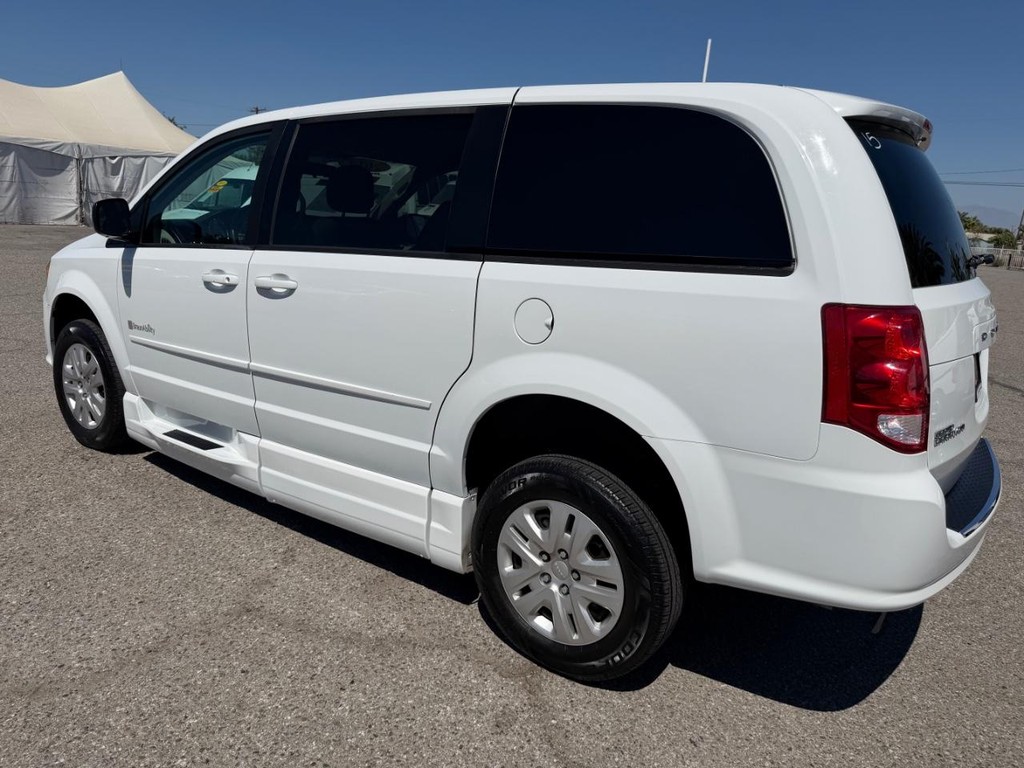 Dodge Grand Caravan Vehicle Full-screen Gallery Image 15
