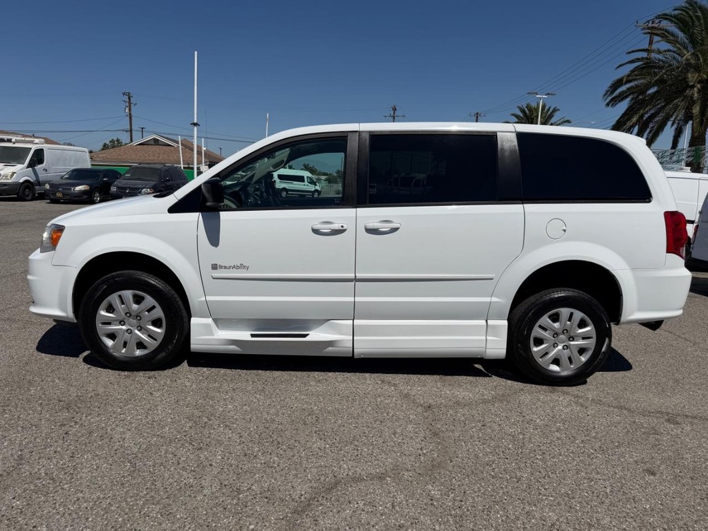 Dodge Grand Caravan Vehicle Full-screen Gallery Image 16