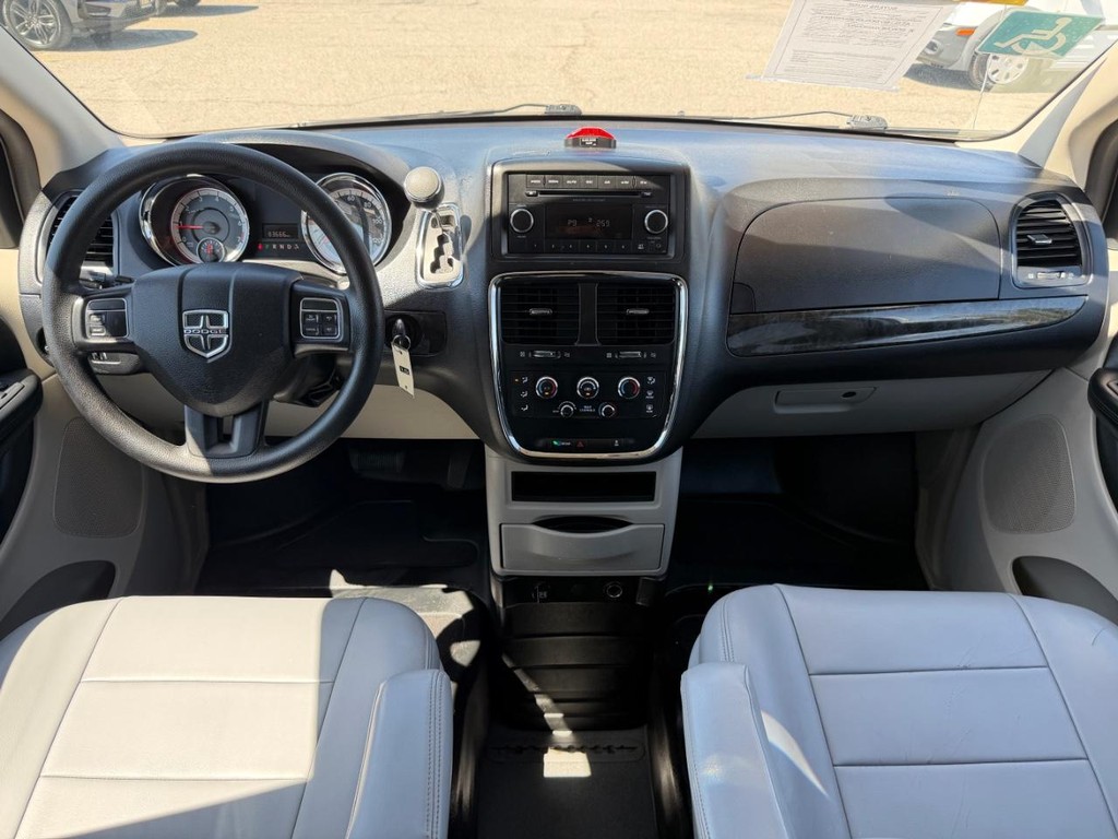 Dodge Grand Caravan Vehicle Full-screen Gallery Image 27