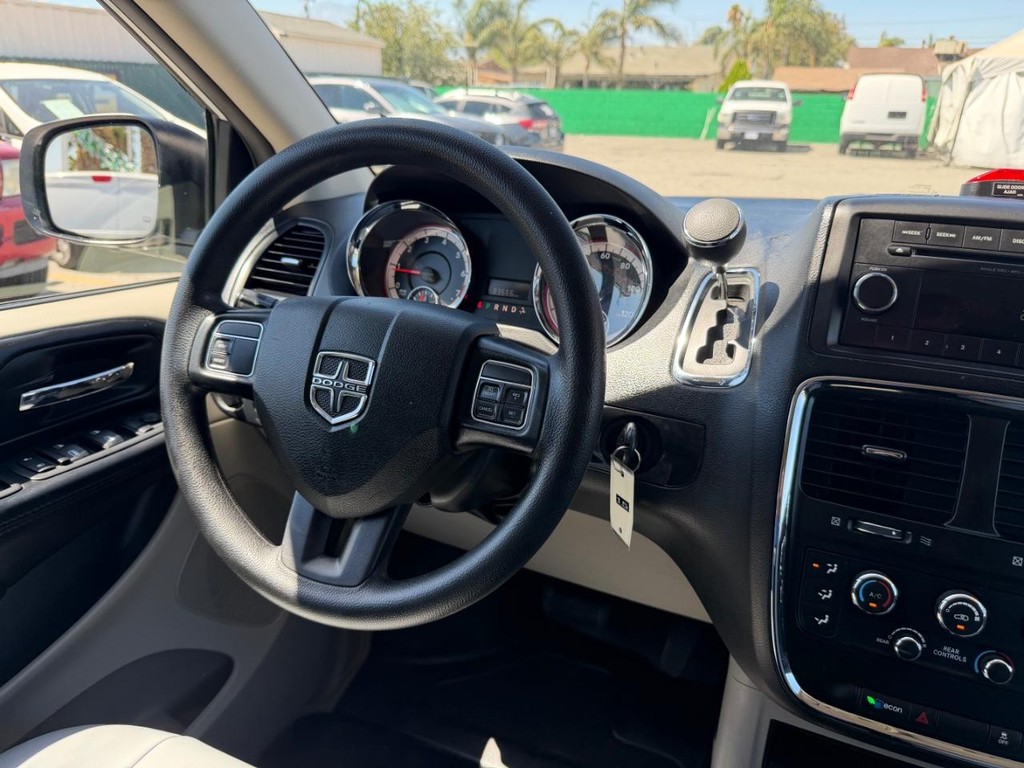 Dodge Grand Caravan Vehicle Full-screen Gallery Image 28