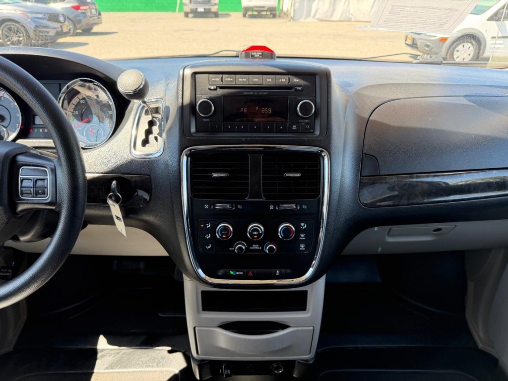 Dodge Grand Caravan Vehicle Full-screen Gallery Image 29