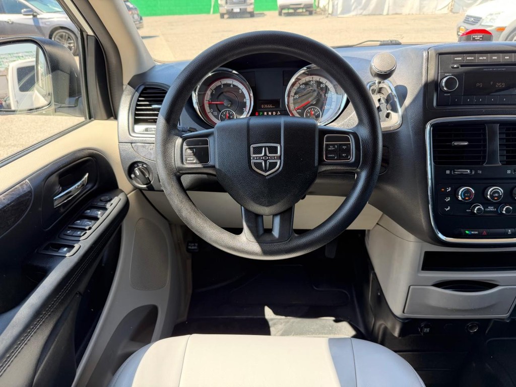 Dodge Grand Caravan Vehicle Full-screen Gallery Image 31