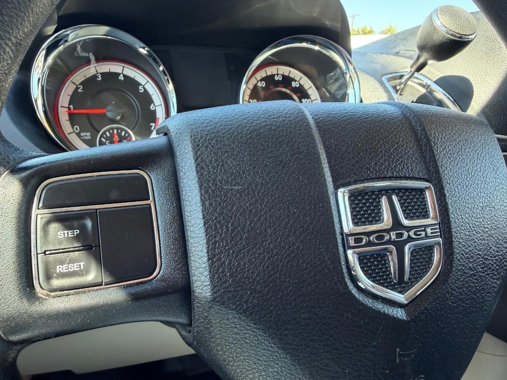 Dodge Grand Caravan Vehicle Full-screen Gallery Image 32