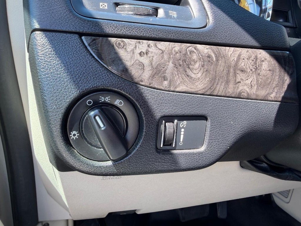 Dodge Grand Caravan Vehicle Full-screen Gallery Image 36