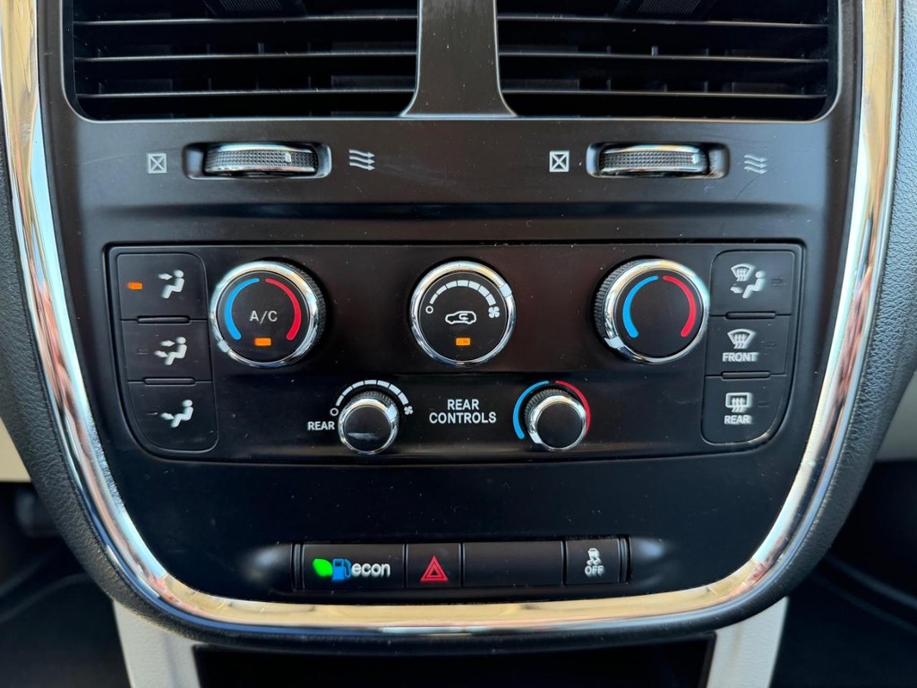 Dodge Grand Caravan Vehicle Full-screen Gallery Image 37