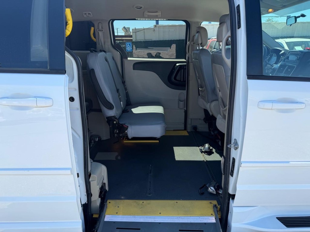 Dodge Grand Caravan Vehicle Full-screen Gallery Image 39