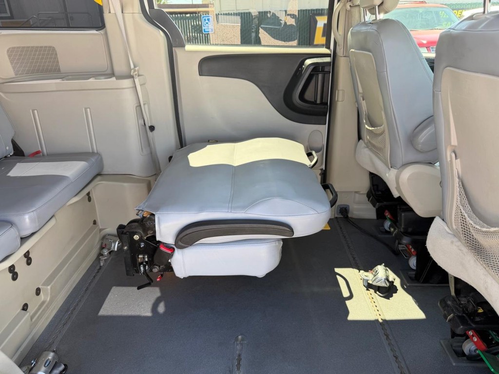 Dodge Grand Caravan Vehicle Full-screen Gallery Image 42