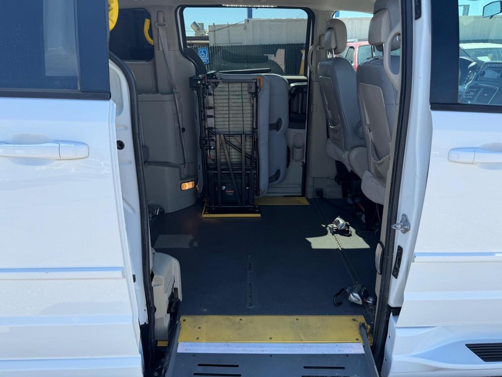 Dodge Grand Caravan Vehicle Full-screen Gallery Image 43