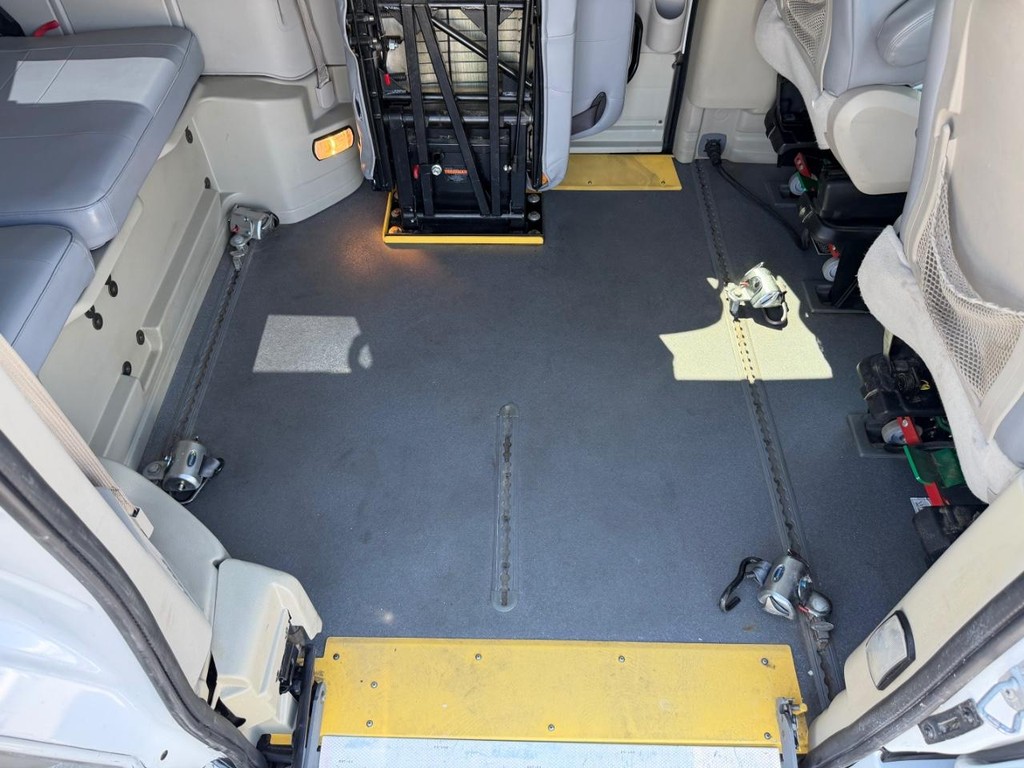 Dodge Grand Caravan Vehicle Full-screen Gallery Image 44