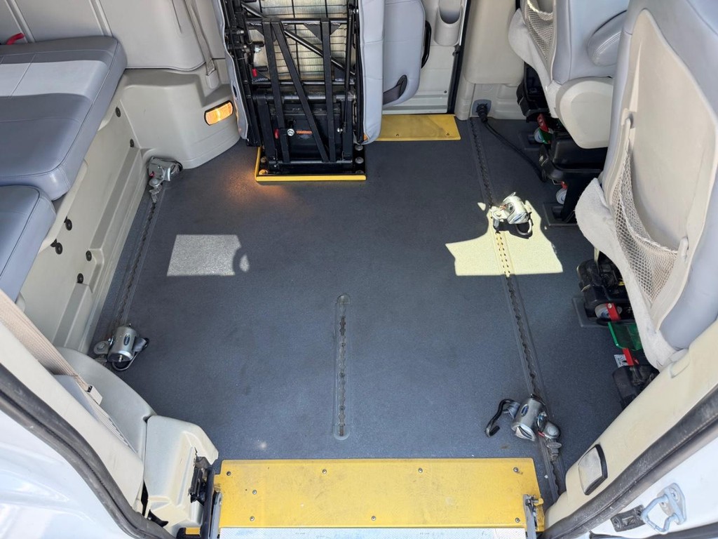Dodge Grand Caravan Vehicle Full-screen Gallery Image 47