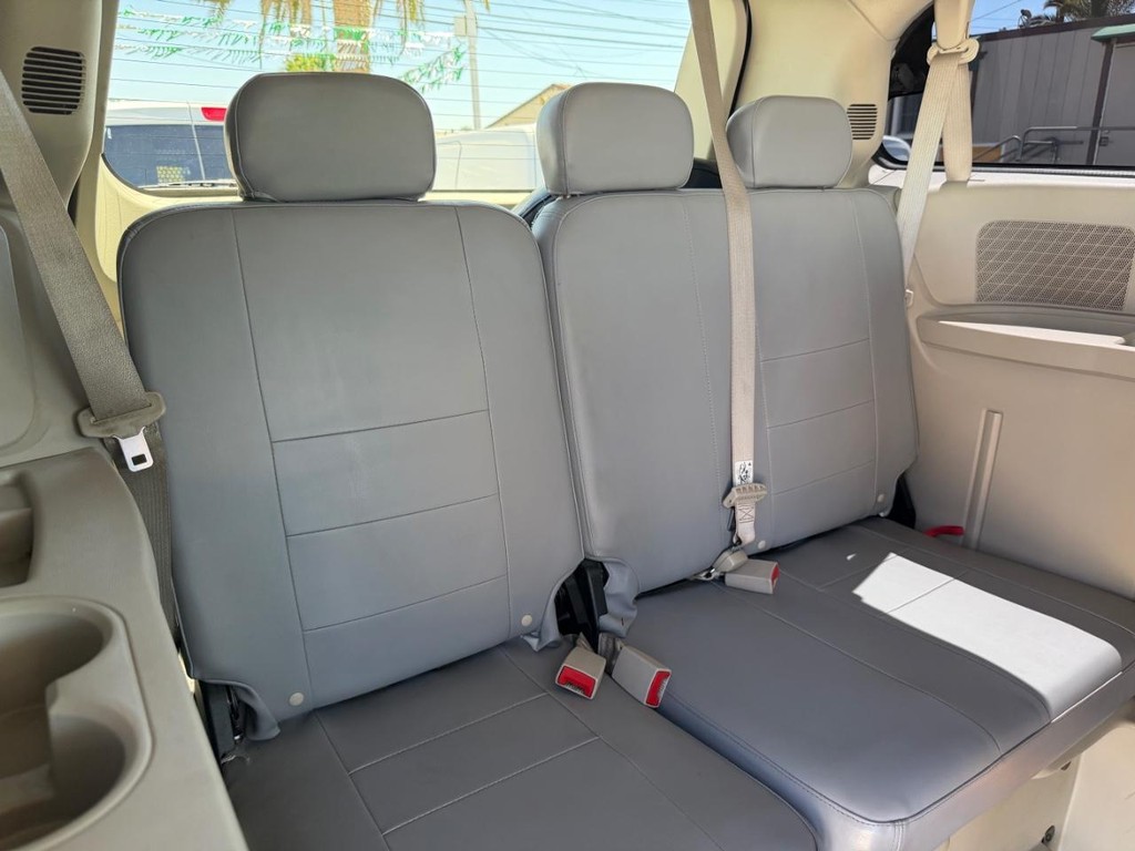 Dodge Grand Caravan Vehicle Full-screen Gallery Image 48