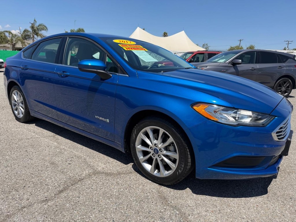 Ford Fusion Vehicle Full-screen Gallery Image 03