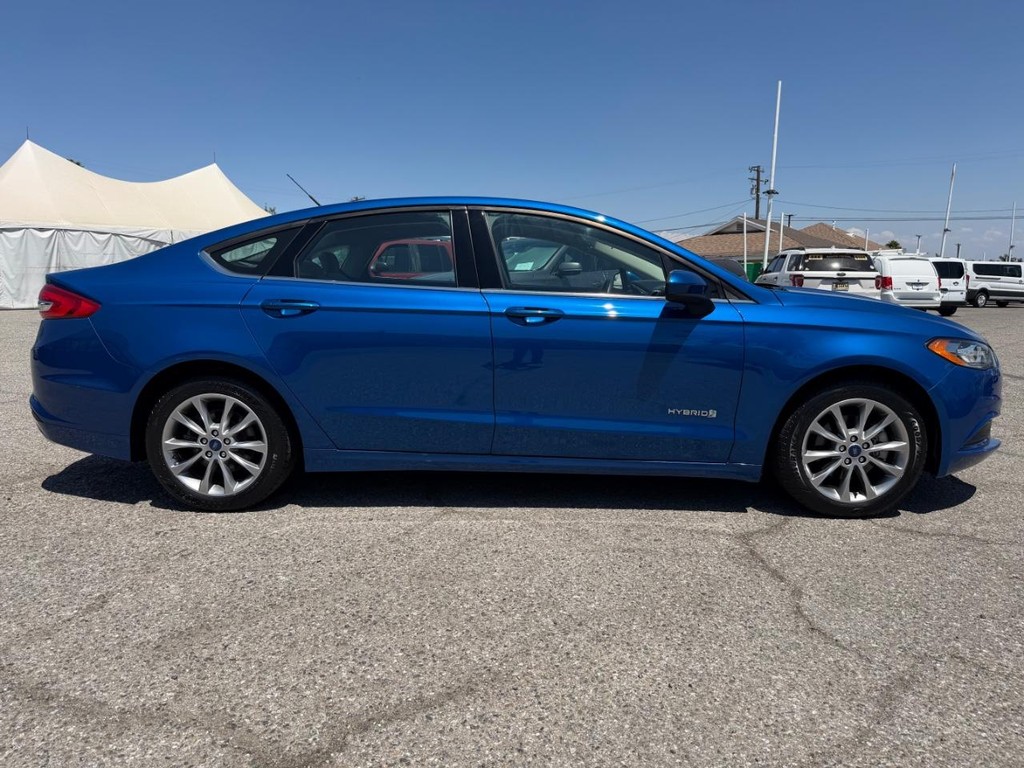 Ford Fusion Vehicle Full-screen Gallery Image 05
