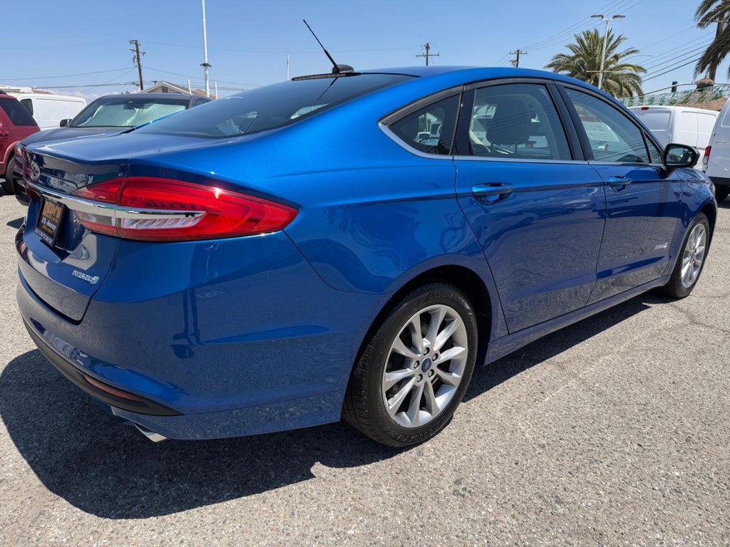 Ford Fusion Vehicle Full-screen Gallery Image 06