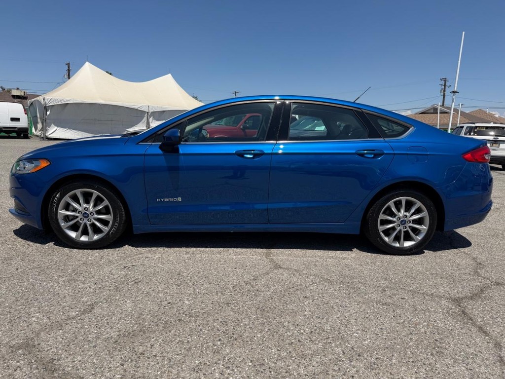 Ford Fusion Vehicle Full-screen Gallery Image 11