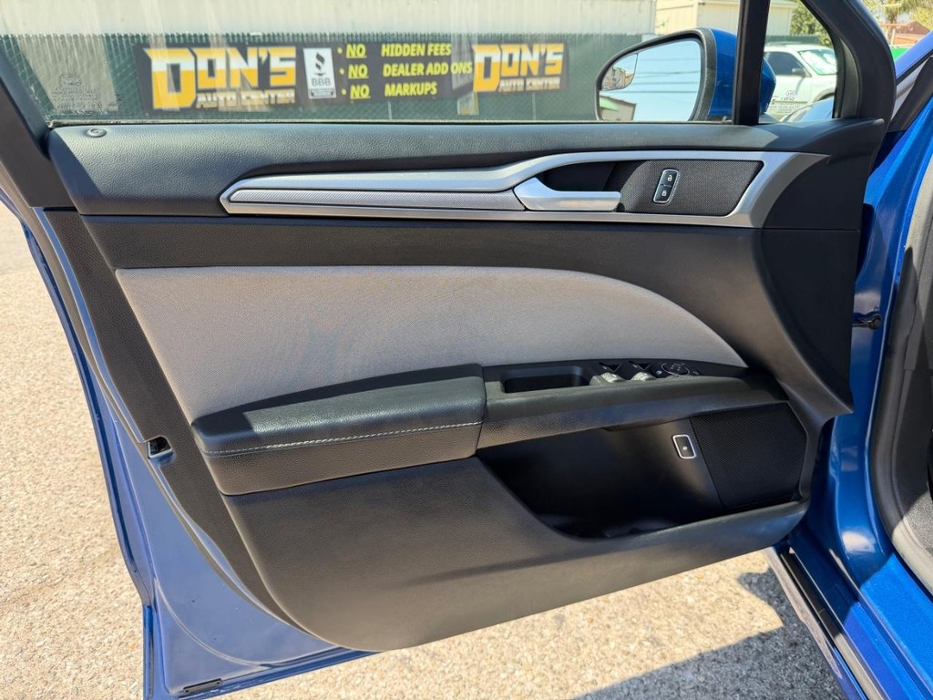 Ford Fusion Vehicle Full-screen Gallery Image 14